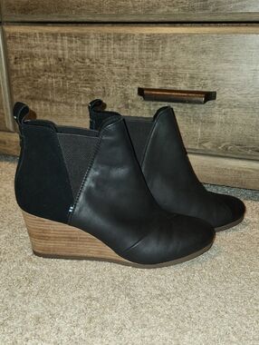Toms Black Leather Wedge